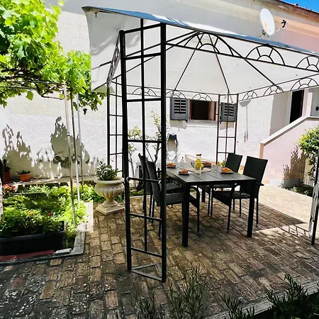 Apartament V&v